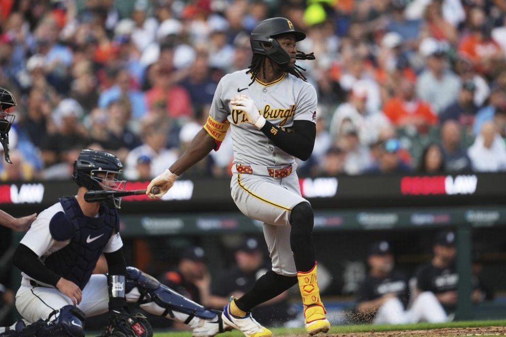 Pittsburgh Pirates' Oneil Cruz hits a single against the Detroit Tigers in the fifth inning during a baseball game, Tuesday, June 17, 2025, in Detroit. (AP Photo/Paul Sancya)