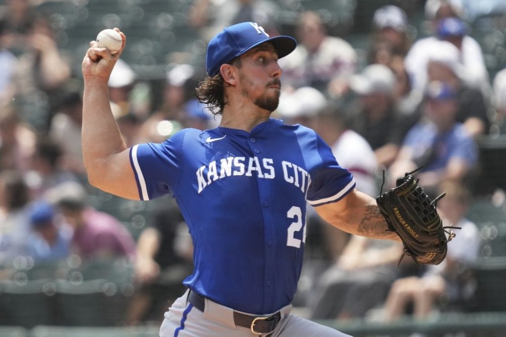 Kansas City Royals starting pitcher Michael Lorenzen throws against the Chicago White Sox during the first inning of a baseball game in Chicago, Sunday, June 8, 2025. (AP Photo/Nam Y. Huh)