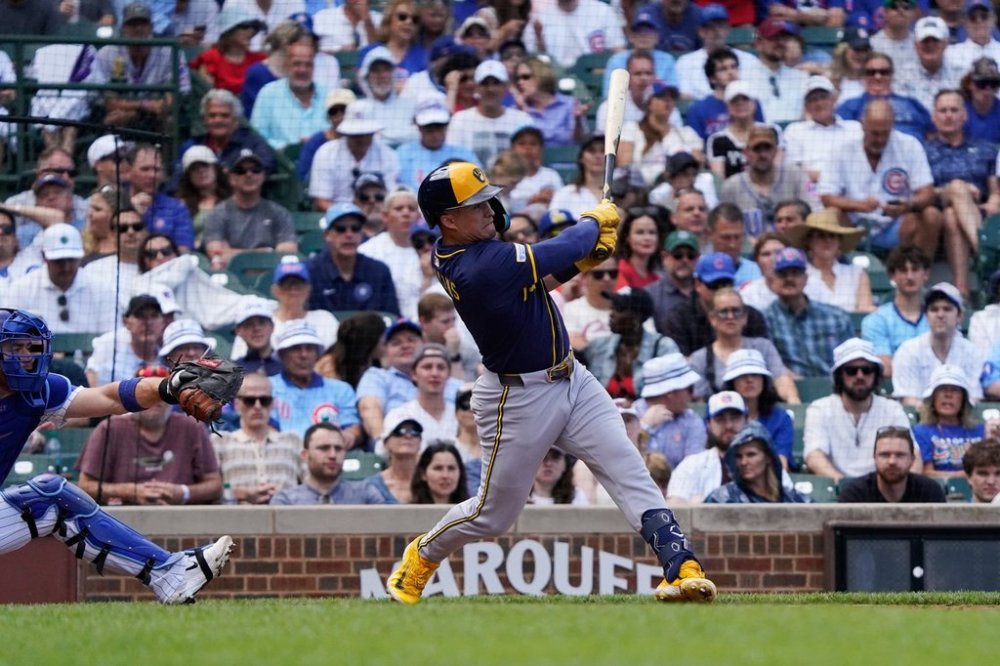 Milwaukee Brewers' Isaac Collins hits a three-run home run against the Chicago Cubs during the fifth inning of a baseball game Thursday, June 19, 2025, in Chicago. (AP Photo/David Banks)