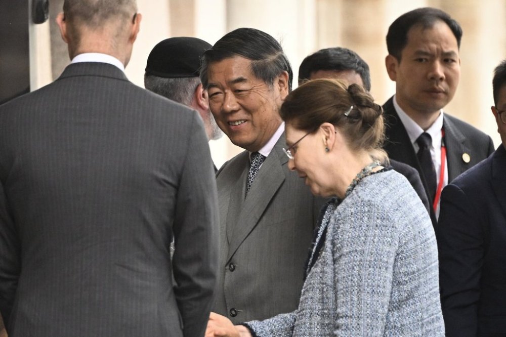 Chinese Vice Premier He Lifeng arrives to Rosenbad ahead of the second day of trade talks between China and the U.S., in Stockholm, Sweden, Tuesday July 29, 2025. (Fredrik Sandberg/TT News Agency via AP)