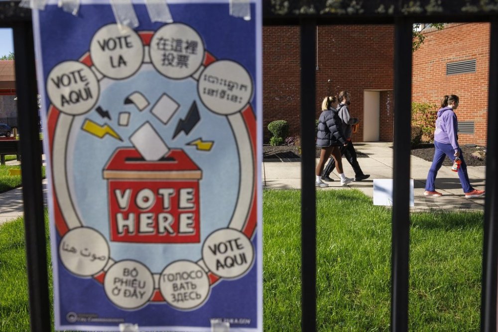 FILE - Voters in the 47th Ward arrive at the William B. Moore Manor apartments, to vote in the state's primary election, April 23, 2024, in Philadelphia. (Alejandro A. Alvarez/The Philadelphia Inquirer via AP, file)