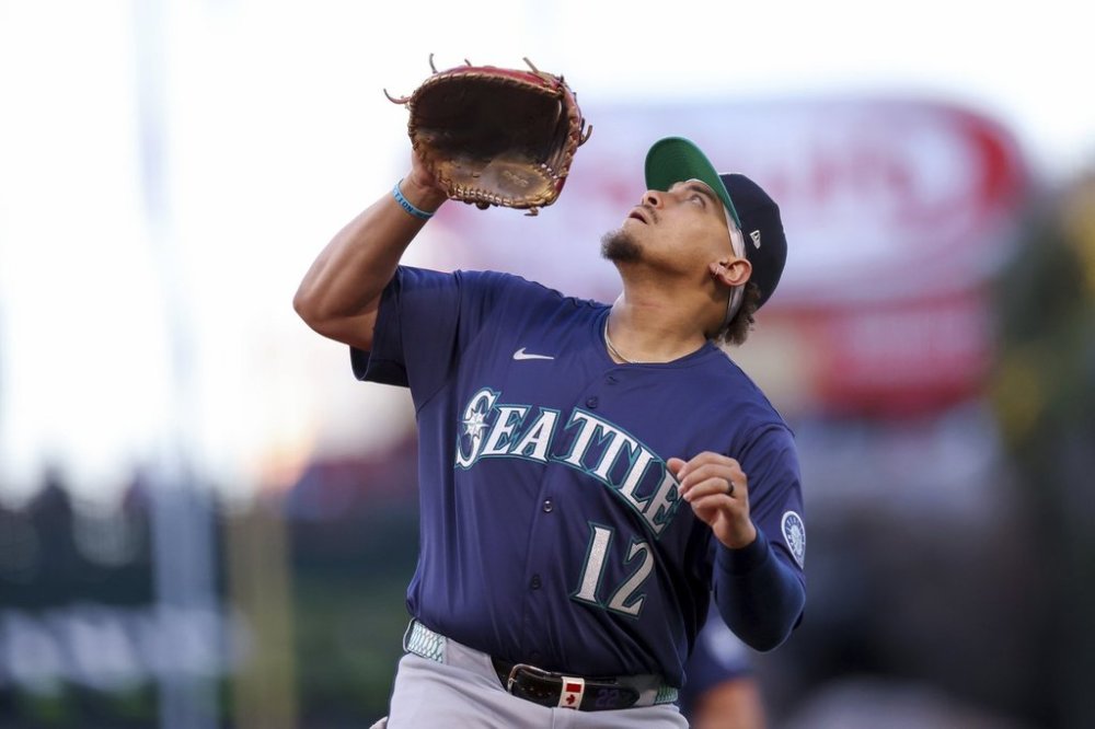 Seattle Mariners first baseman Josh Naylor fields a ball during the second inning of a baseball game against the Los Angeles Angels, Friday, July 25, 2025, in Anaheim, Calif. (AP Photo/Eric Thayer)