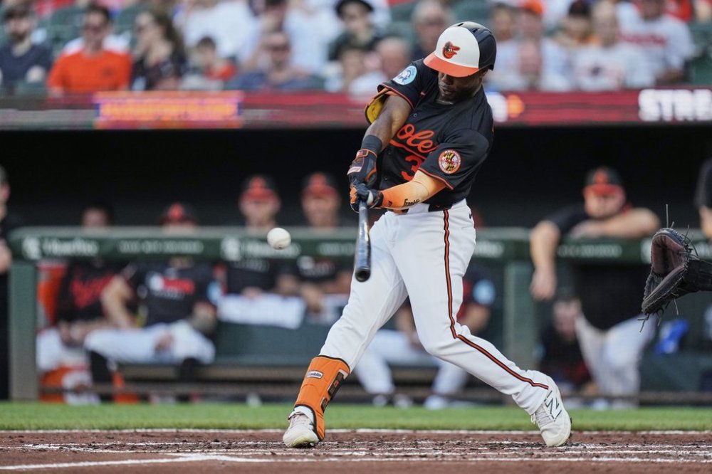 Baltimore Orioles' Cedric Mullins hits a two-run home run during the second inning of a baseball game against the Toronto Blue Jays, Monday, July 28, 2025, in Baltimore. (AP Photo/Stephanie Scarbrough)