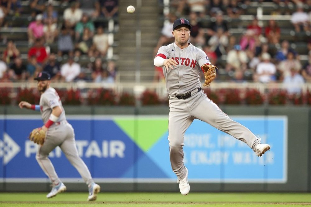 Boston Red Sox third baseman Alex Bregman (2) thrwos to first base to get out Minnesota Twins' Willi Castro during the fifth inning of baseball game Tuesday, July 29, 2025, in Minneapolis. (AP Photo/Matt Krohn)