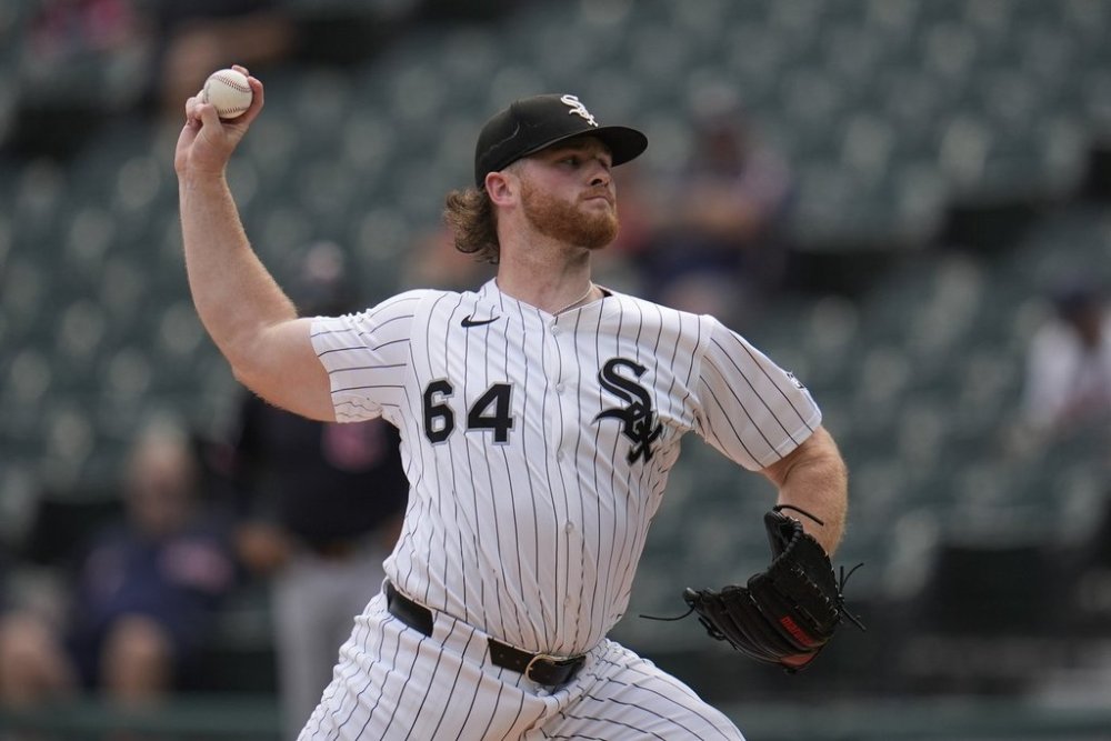 Chicago White Sox starting pitcher Shane Smith (64) throws against the Cleveland Guardians during the first inning of the first baseball game of a doubleheader Friday, July 11, 2025, in Chicago. (AP Photo/Erin Hooley)