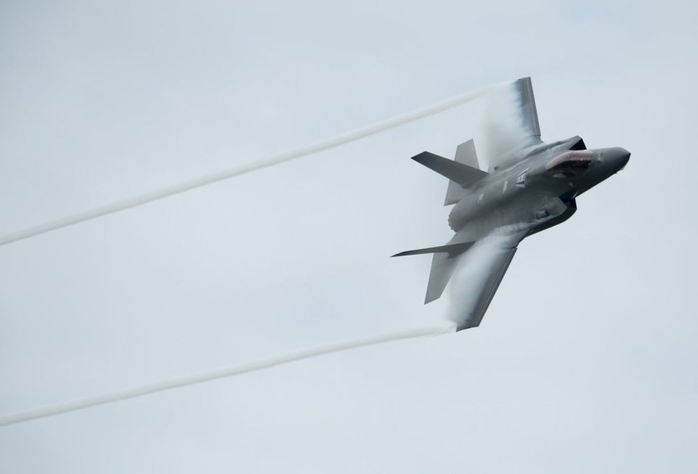 An F-35A Lightning II fighter jet practises for an air show appearance in Ottawa, Friday, Sept. 6, 2019. THE CANADIAN PRESS/Adrian Wyld