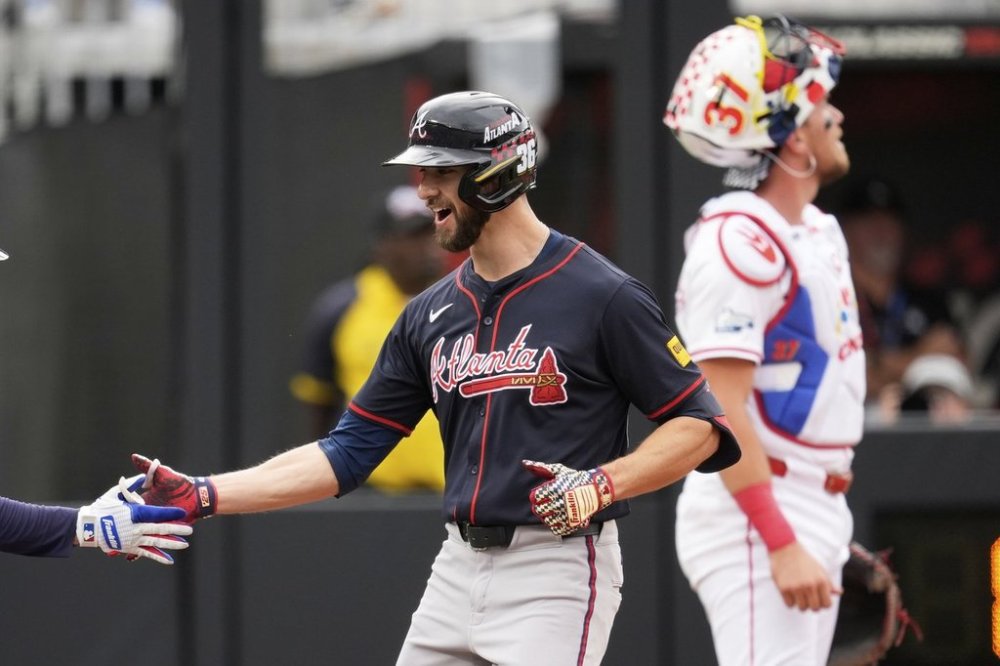 Atlanta Braves' Eli White celebrates his home run against the Cincinnati Reds during the second inning of the MLB Speedway Classic baseball game at Bristol Motor Speedway in Bristol, Tenn., Sunday, Aug. 3, 2025. Play was resumed today after yesterday's weather delay. (AP Photo/George Walker IV)