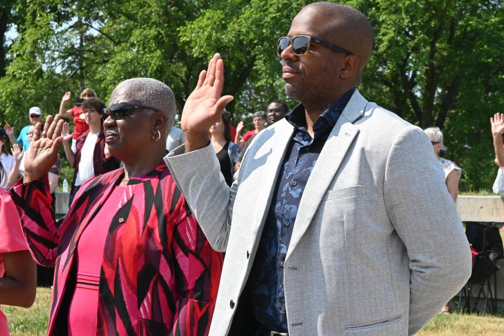 Dionne Clark and her son Nicklaus take the oath of citizenship. (Matthew Frank / Free Press)