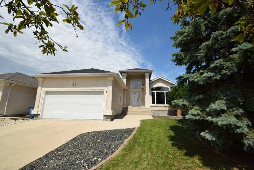 TODD LEWYS / FREE PRESS
                                A gold-winning show home in 2001, this 1,871 sq. ft. bungalow boasts plenty of space in a fabulous location.