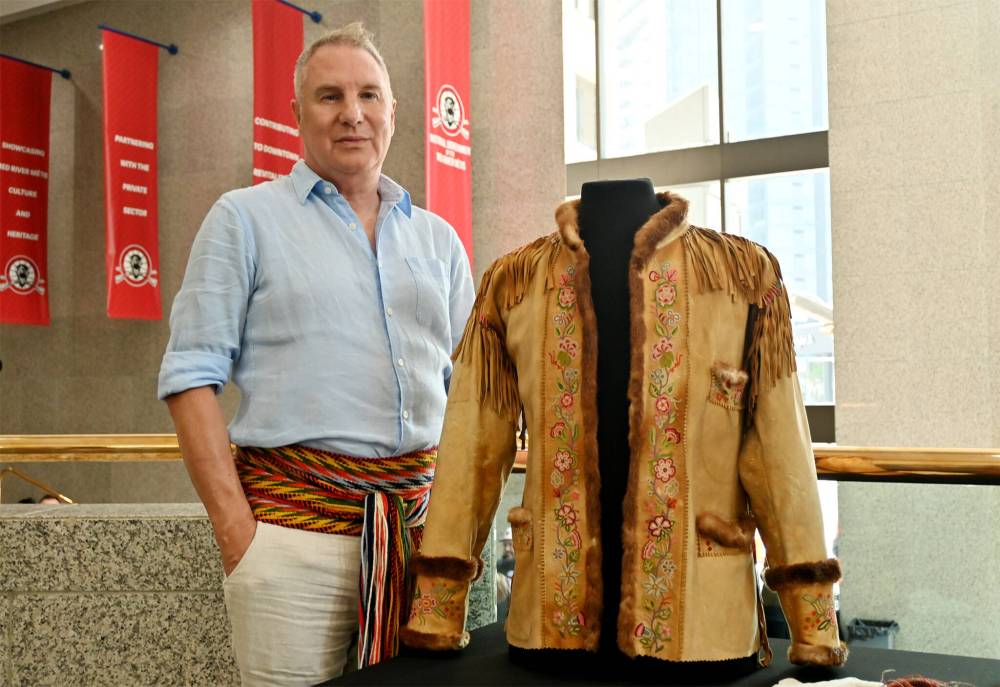 MATTHEW FRANK / FREE PRESS
University of Victoria professor and curator Gregory Scofield with a beaded caribou hide coat.