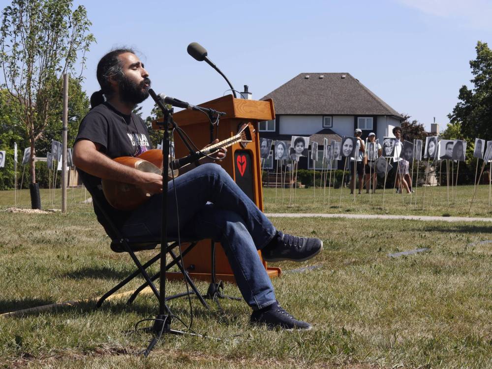 MASSIMO DE LUCA-TARONNO / Winnipeg Free Press
Mohammad Soleyman Nejad honours the 176 lives lost Jan. 8, 2020 with song.