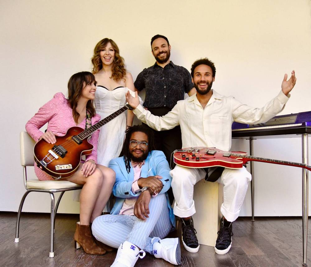 SHERVIN LAINEZ PHOTO
Lake Street Dive (from left): Bridget Kearney, Rachael Price, Akie Bermiss (seated), Mike Calabrese and James Cornelison.