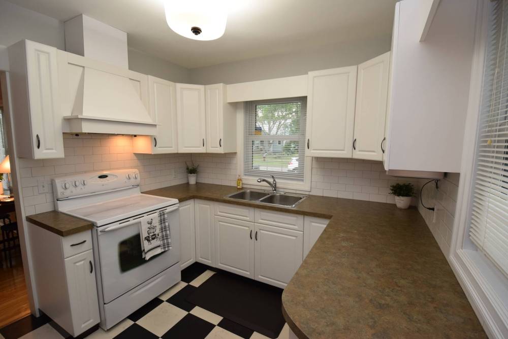 TODD LEWYS PHOTOS / FREE PRESS
The spotless updated kitchen has plenty of style.