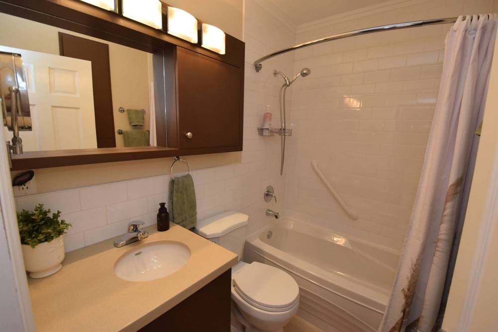 TODD LEWYS PHOTOS / FREE PRESS
Beautifully updated, the main bath is loaded with modern style and function.