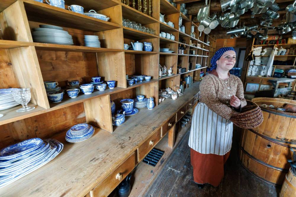 MIKE DEAL / FREE PRESS
Jen in the fort’s general store.