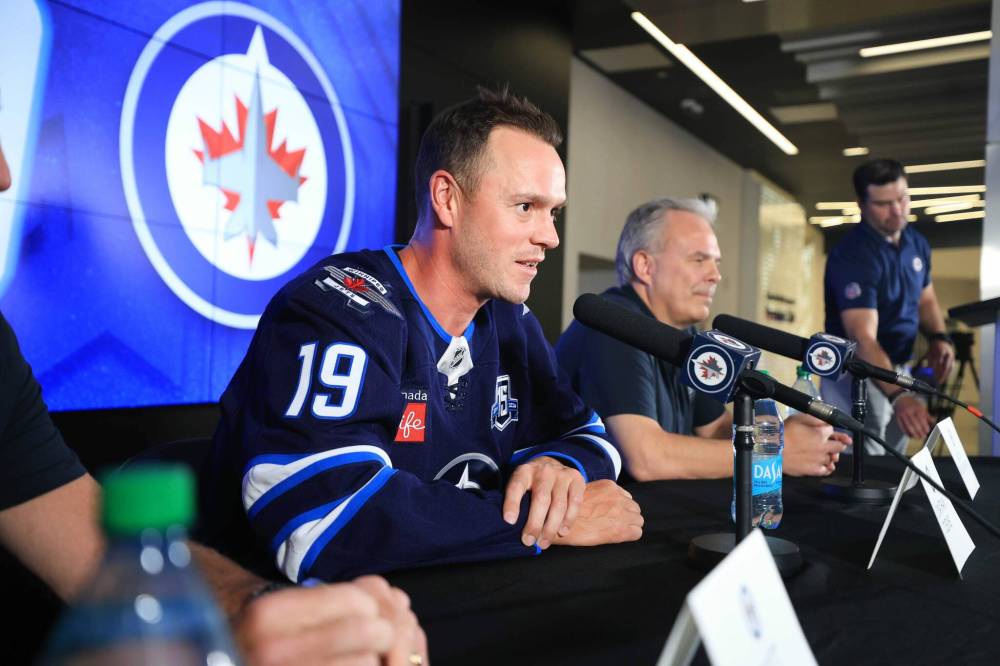RUTH BONNEVILLE / FREE PRESS FILES
Jonathan Toews and general manager Kevin Cheveldayoff at the July 2025 press conference announcing Toews’ signing with the Winnipeg Jets.