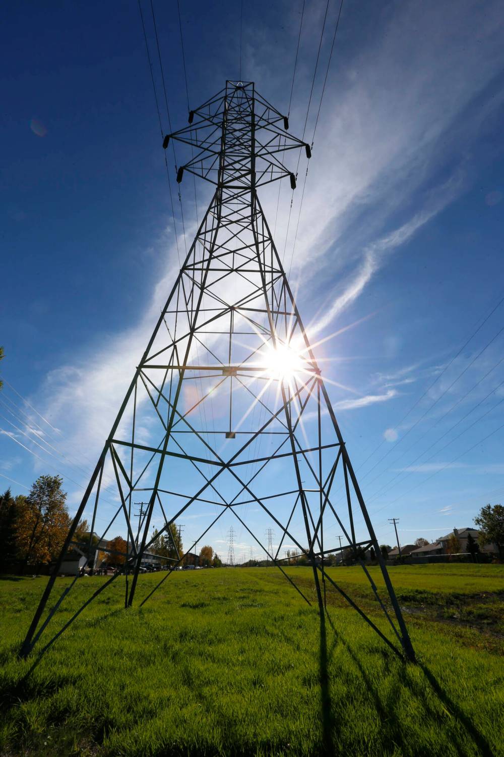 WAYNE GLOWACKI / FREE PRESS FILES
                                Manitoba Hydro has launched a historic and long overdue overhaul of its two main transmission lines that will cost at least $7 billion.
