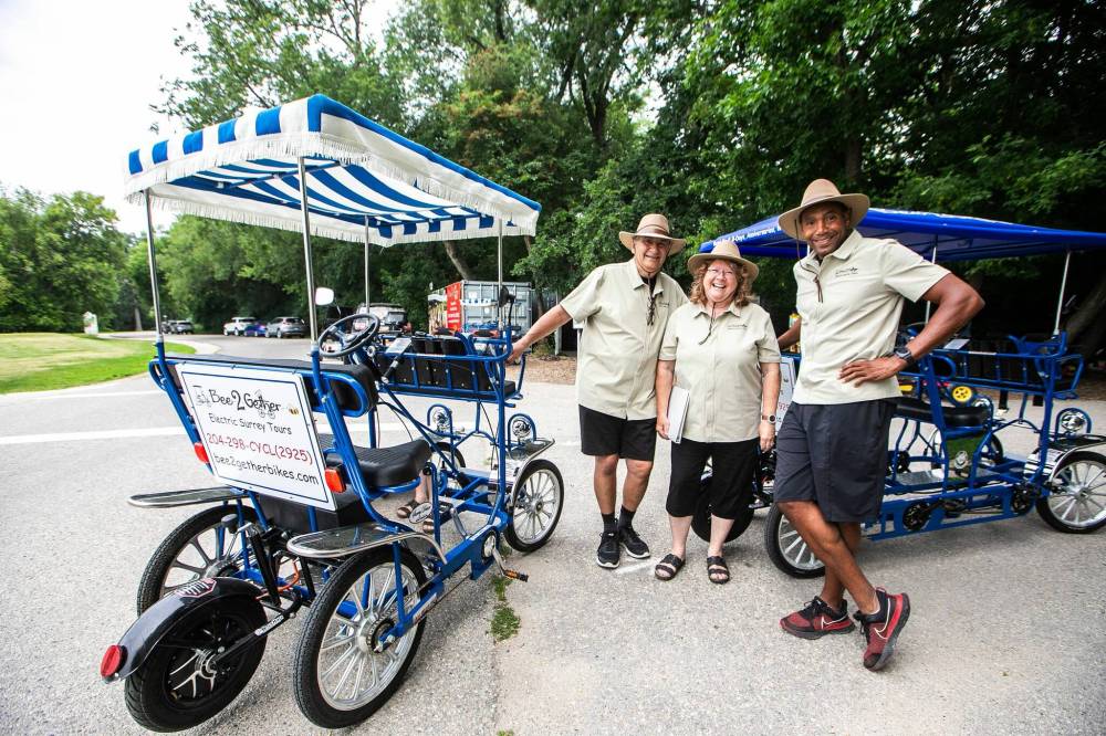 MIKAELA MACKENZIE / FREE PRESS
Tour guides Jan Pedersen (left) and Kris Stefansson with Chad Celaire, owner of Bee2gether Bikes, which is unrolling Bee2gether Electric Surrey Tours, new guided tour service at Assiniboine Park.