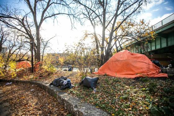 An encampment near 300 Assiniboine Ave. in 2024. (Mikaela MacKenzie / Free Press files)