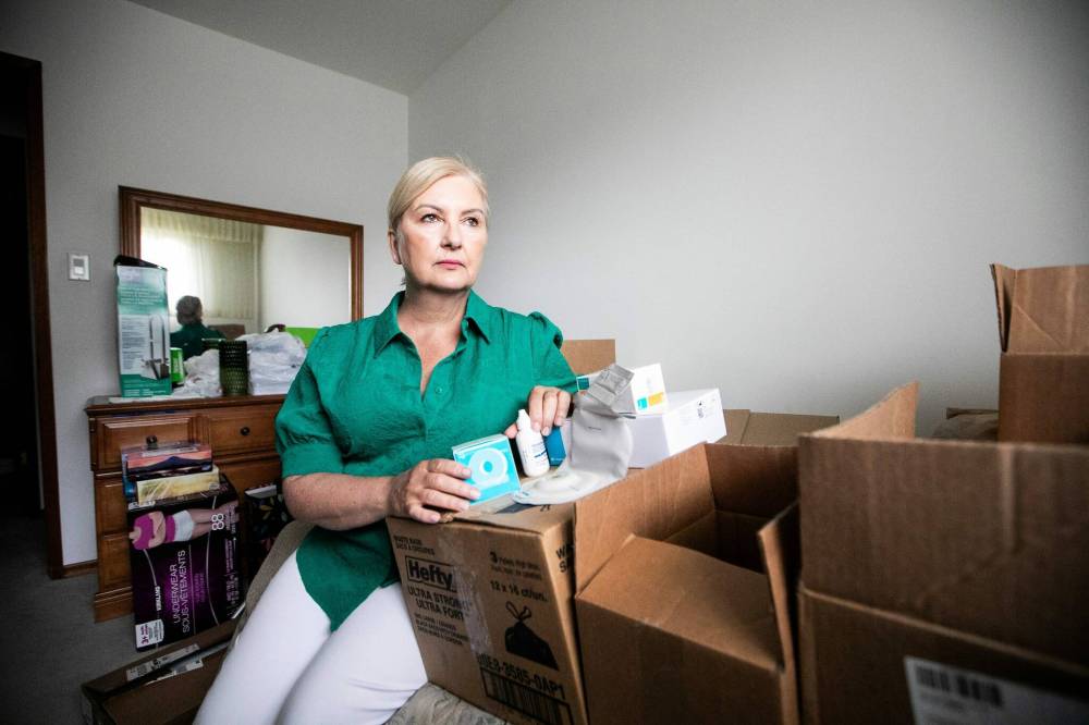 MIKAELA MACKENZIE / FREE PRESS
Kathy Landygo says her mother was left waiting for more than eight hours before a nurse could fix her leaking ostomy bag.