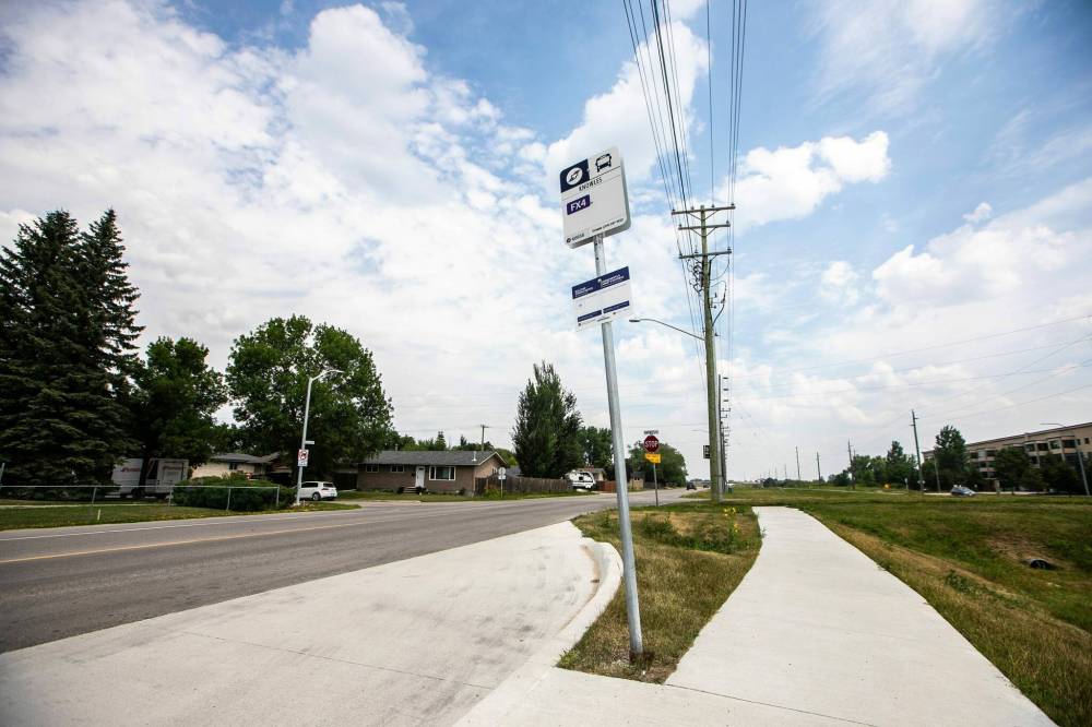 MIKAELA MACKENZIE / FREE PRESS
                                The end-of-line bus stop in North Kildonan at Raleigh Street and Knowles Avenue was added when transit switched to a new primary network at the end of June.