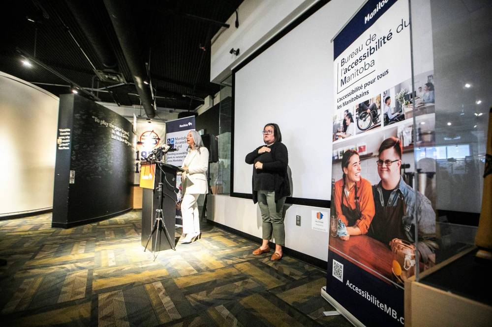 MIKAELA MACKENZIE / FREE PRESS
Minister Nahanni Fontaine announces the 2025-26 Manitoba Accessibility Fund recipients at Sport Manitoba Wednesday.