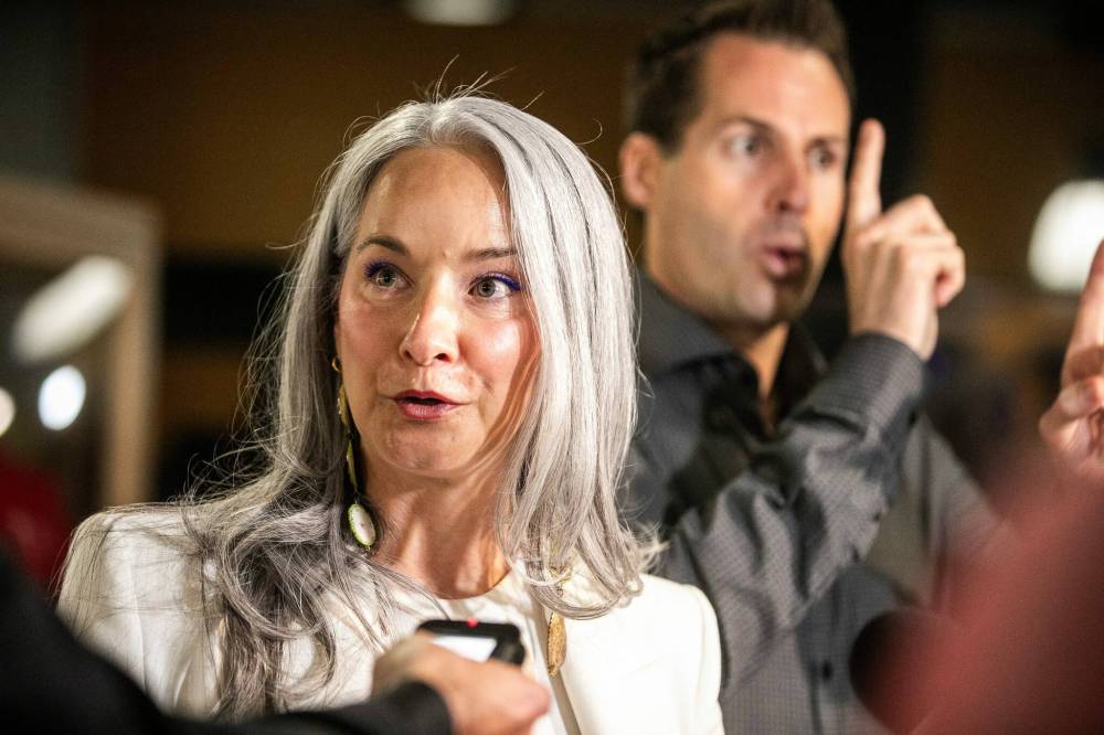 MIKAELA MACKENZIE / FREE PRESS
Families Minister Nahanni Fontaine speaks to the media, with an ASL translator, after announcing the 2025-26 Manitoba Accessibility Fund recipients at Sport Manitoba.