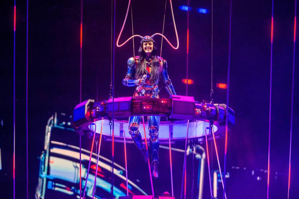 MIKE SUDOMA / FREE PRESS Katy Perry ascends from the stage Saturday evening as she brings her theatric The Lifetime’s Tour to over 12,000 fans at Canada Life Centre July 26, 2025