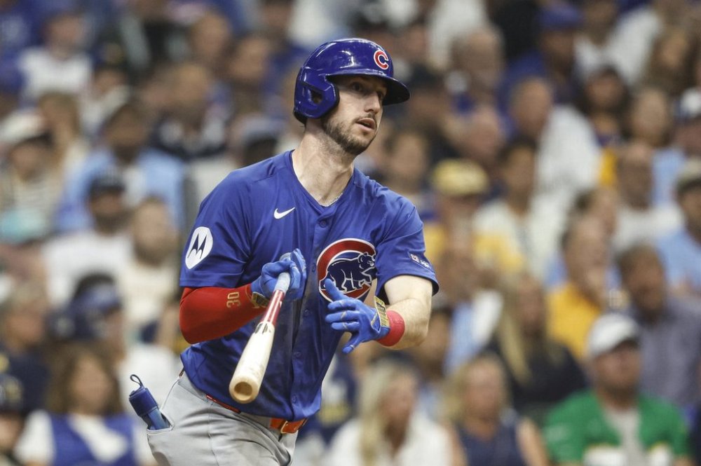 Chicago Cubs' Kyle Tucker hits a two-run double against the Milwaukee Brewers during the fifth inning of a baseball game, Wednesday, July 30, 2025, in Milwaukee. (AP Photo/Jeffrey Phelps)
