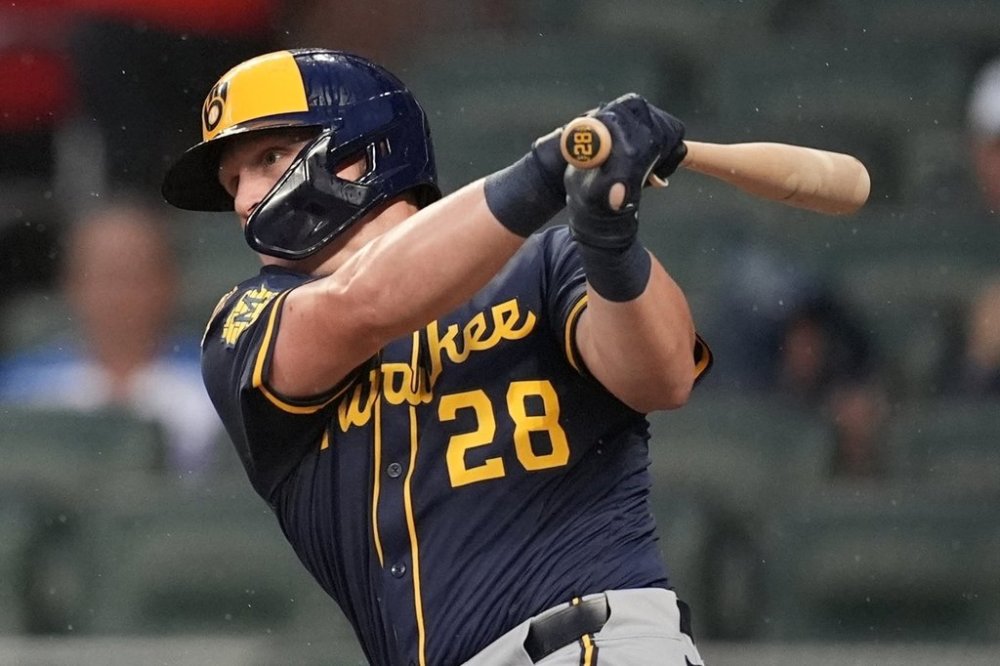 Milwaukee Brewers' Andrew Vaughn (28) hits a two-RBI single in the third inning of a baseball game against the Atlanta Braves, Tuesday, Aug. 5, 2025, in Atlanta. (AP Photo/Mike Stewart)