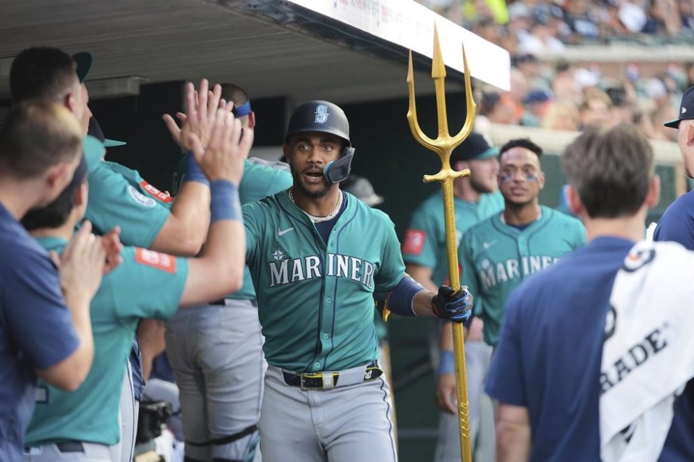 Seattle Mariners' Julio Rodríguez celebrates his two-run home run against the Detroit Tigers in the fifth inning during a baseball game, Friday, July 11, 2025, in Detroit. (AP Photo/Paul Sancya)