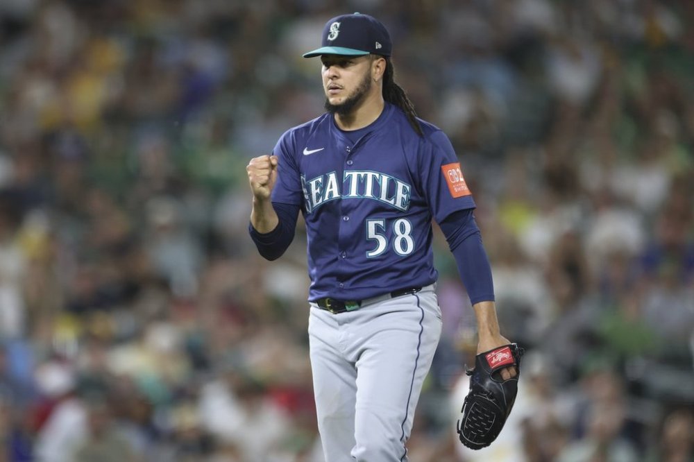 Seattle Mariners pitcher Luis Castillo pumps his fist after the final out of the sixth inning of a baseball game against the Athletics, Monday, July 28, 2025, in West Sacramento, Calif. (AP Photo/Scott Marshall)