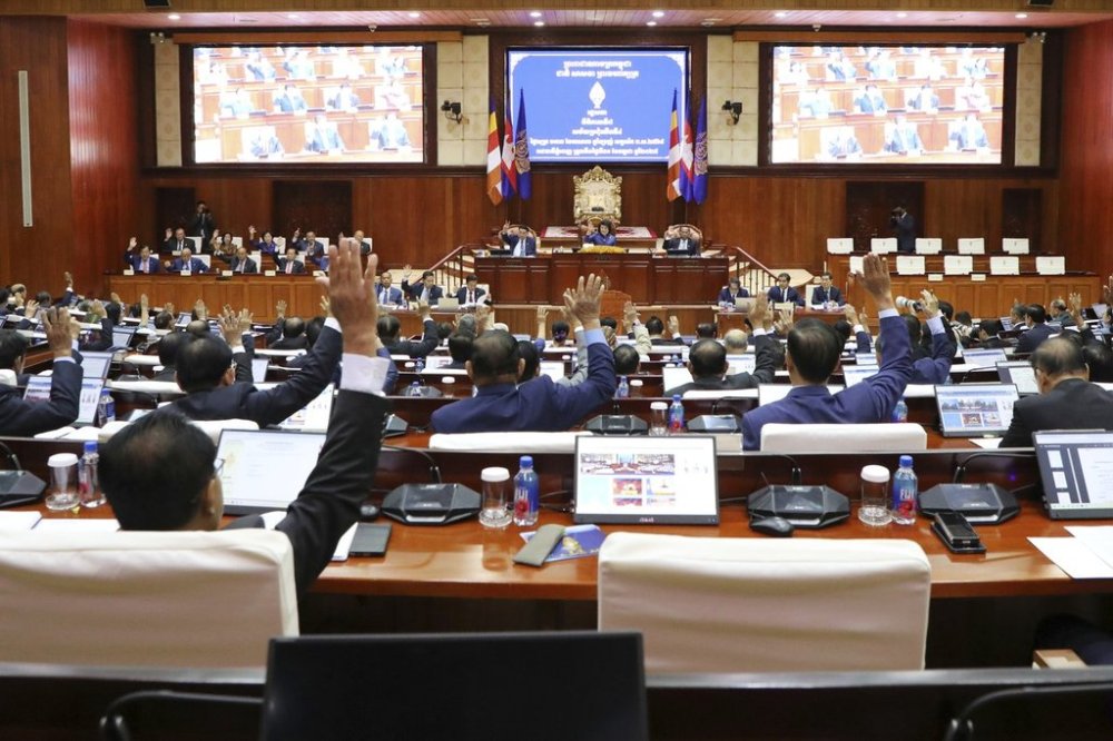 In this photo released by Cambodia National Assembly, lawmakers vote to pass a constitutional amendment allowing the government to draft a bill to revoke citizenships, in Phnom Penh, Cambodia, Friday, July 11, 2025. (Cambodia National Assembly via AP)
