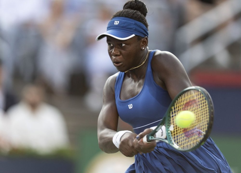 Victoria Mboko of Canada hits a return to Elena Rybakina of Kazakhstan during semifinal tennis action at the National Bank Open in Montreal, Wednesday, Aug. 6, 2025. THE CANADIAN PRESS/Christinne Muschi