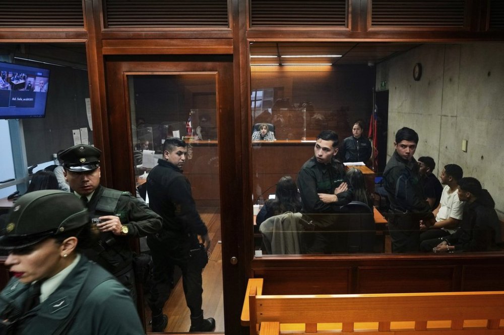 Alleged members of the Tren de Aragua gang attend a preliminary hearing facing homicide charges, in Santiago, Chile, July 9, 2025. (AP Photo/Esteban Felix)
