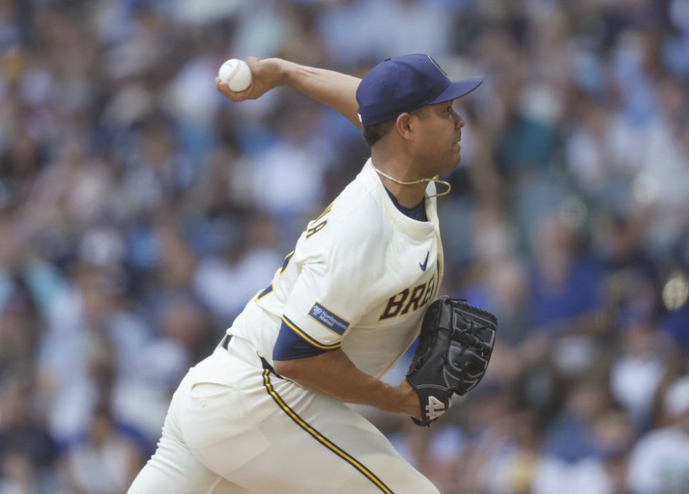 Milwaukee Brewers starting pitcher Jose Quintana throws to the Los Angeles Dodgers during the first inning of a baseball game, Wednesday, July 9, 2025, in Milwaukee. (AP Photo/Jeffrey Phelps)