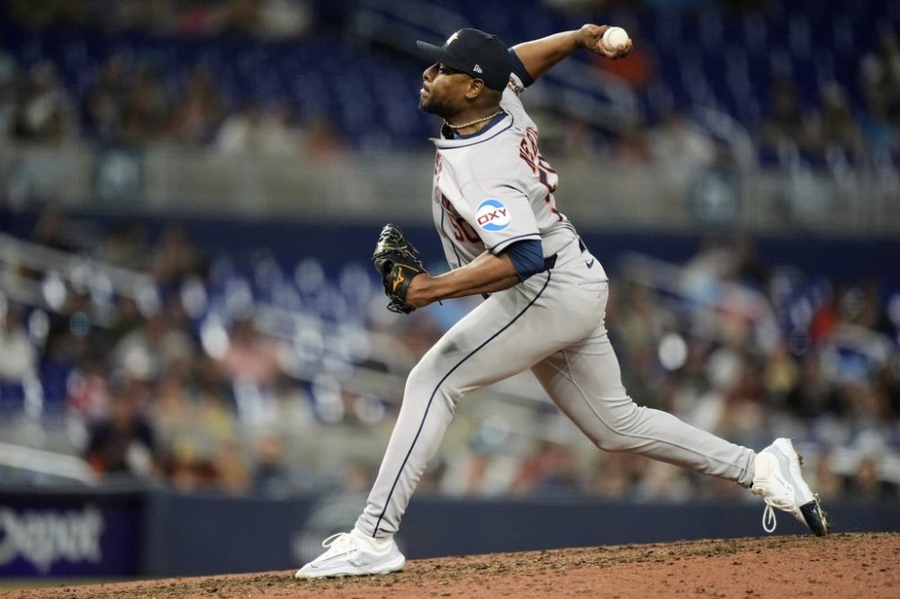 Houston Astros closing pitcher Hector Neris pitches in the ninth inning of a baseball game against the Miami Marlins, Monday, Aug. 4, 2025, in Miami. (AP Photo/Rebecca Blackwell)