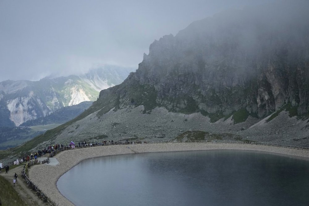 Spectators line the road in the final climb of the eighteenth stage of the Tour de France cycling race over 171.5 kilometers (106.6 miles) with start in Vif and finish in Courchevel Col de la Loze, France, Thursday, July 24, 2025. (AP Photo/Mosa'ab Elshamy)