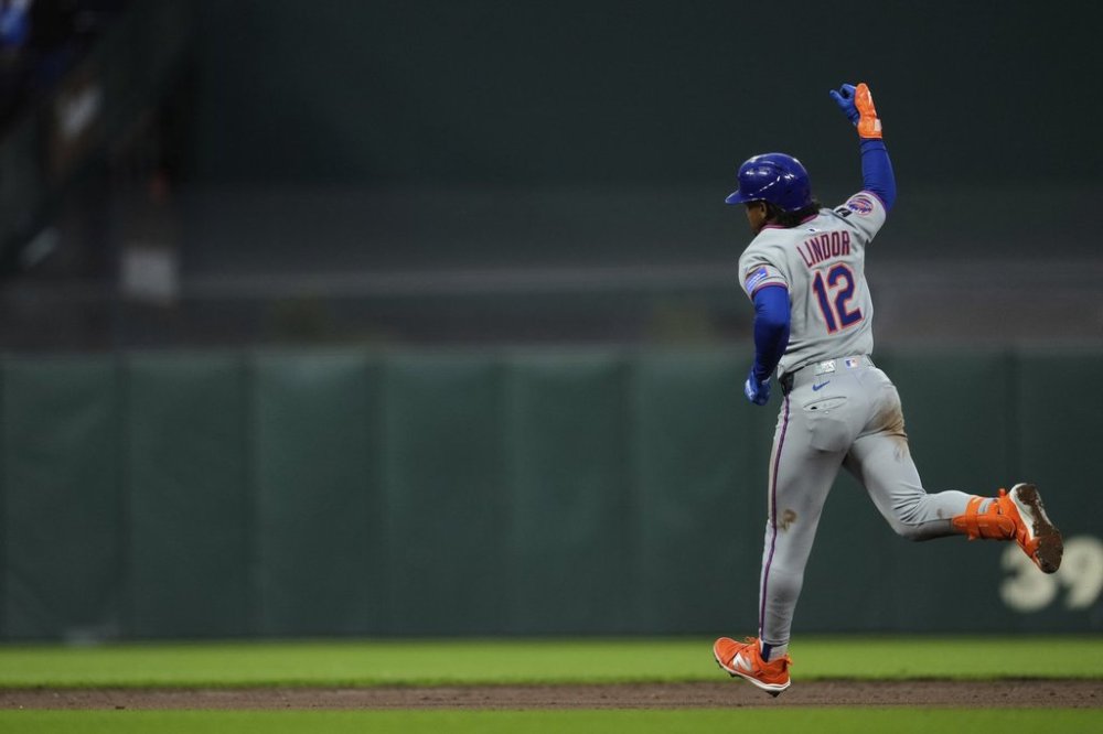 New York Mets' Francisco Lindor celebrates as he runs the bases after hitting a solo home run during the third inning of a baseball game against the San Francisco Giants, Friday, July 25, 2025, in San Francisco. (AP Photo/Godofredo A. Vásquez)