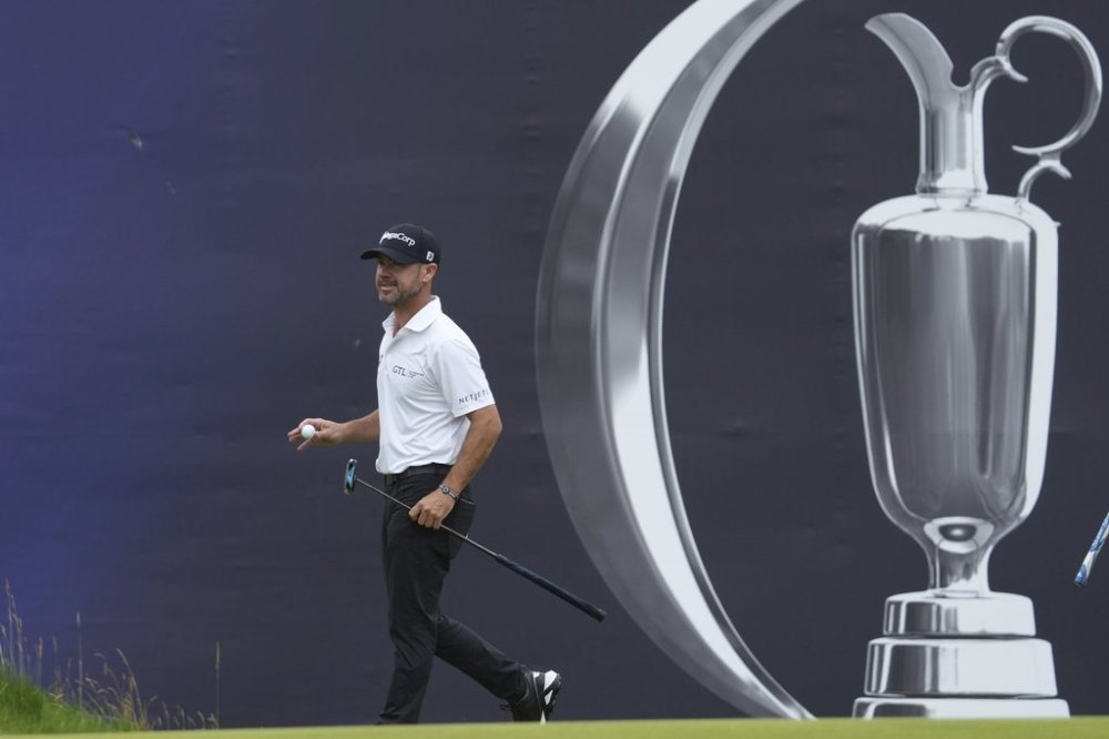 Brian Harman of the United States acknowledges the crowd after making a birdie putt on the 18th green during the second round of the British Open golf championship at the Royal Portrush Golf Club, Northern Ireland, Friday, July 18, 2025. (AP Photo/Jon Super)