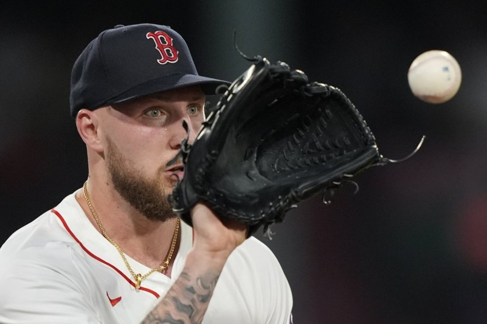 Boston Red Sox starting pitcher Garrett Crochet covers first base on a throw by first baseman Abraham Toro to make the out on Kansas City Royals Vinnie Pasquantino in the sixth inning, Tuesday, Aug. 5, 2025, in Boston. (AP Photo/Robert F. Bukaty)