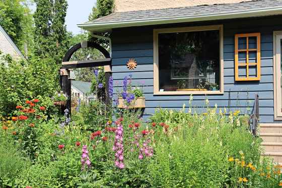 A salvaged window frame adds charm. (Colleen Zacharias)
