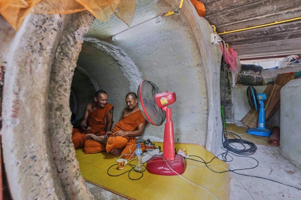Thai Buddhist monks who fled clashes between Thai and Cambodian soldiers take shelter in Surin province, Thailand, Saturday, July 26, 2025. (AP Photo/Sakchai Lalit)