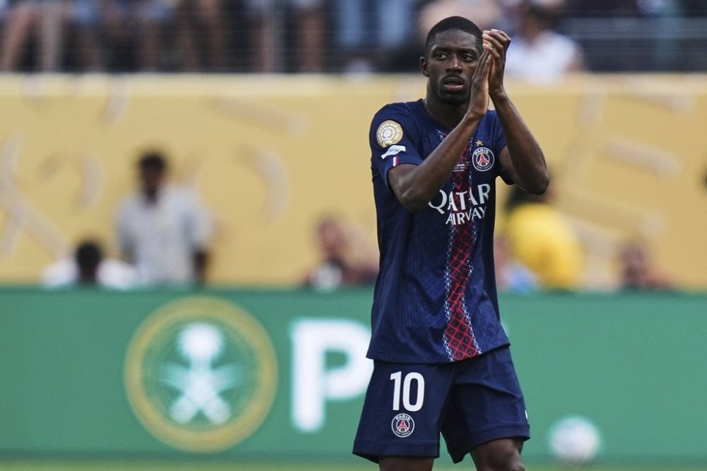 Paris Saint-Germain's Ousmane Dembele (10) applauds fans as he comes out during the Club World Cup semifinal soccer match between PSG and Real Madrid in East Rutherford, N.J., Wednesday, July 9, 2025. (AP Photo/Seth Wenig)
