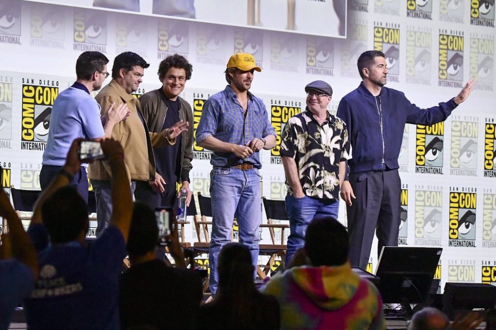 Josh Horowitz, from left, director Christopher Miller, director Phil Lord, Ryan Gosling, Andy Weir, and Drew Goddard attend a panel for