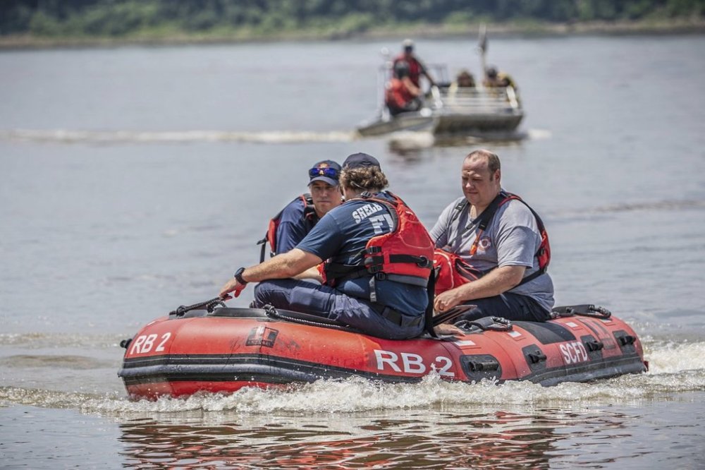 In this photo provided by the Shelby County Sheriff's Office, search and rescue teams look for three men who were reported missing while swimming and fishing on a sandbar in the Mississippi River on Tuesday, July 22, 2025 near Memphis. (Kenneth Hiner/Shelby County Sheriff's Office via AP)