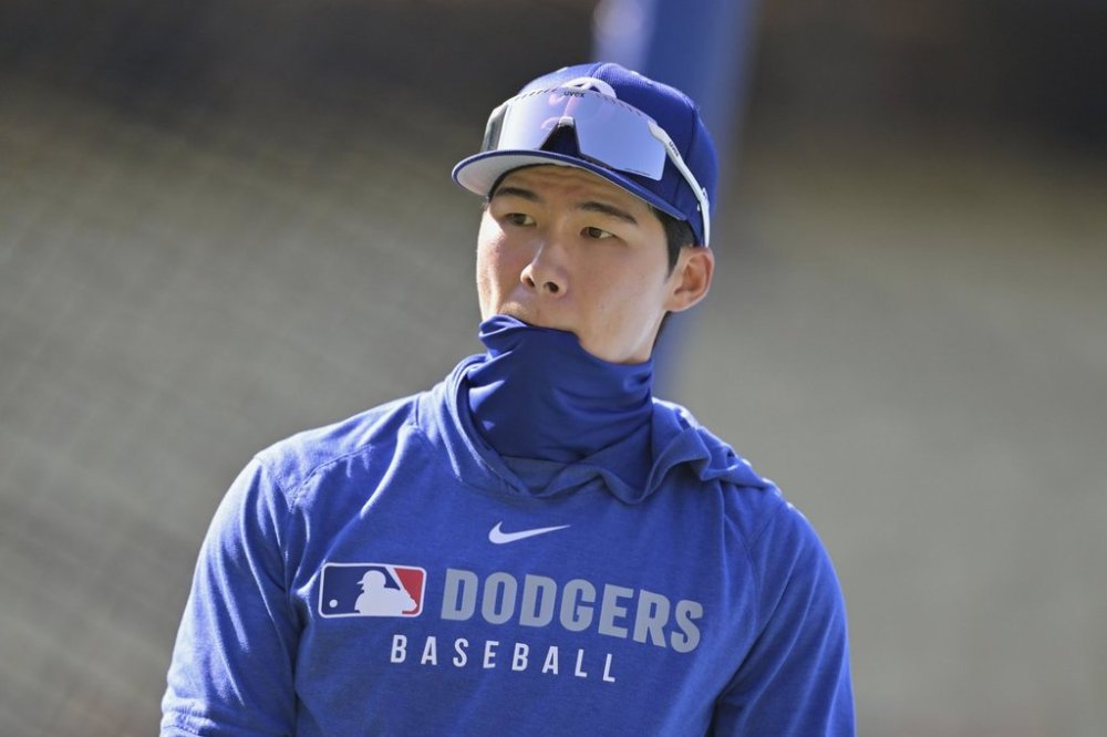 Los Angeles Dodgers' Hyeseong Kim walks on the field before a baseball game against the Minnesota Twins in Los Angeles, Monday, July 21, 2025. (AP Photo/Jayne Kamin-Oncea)