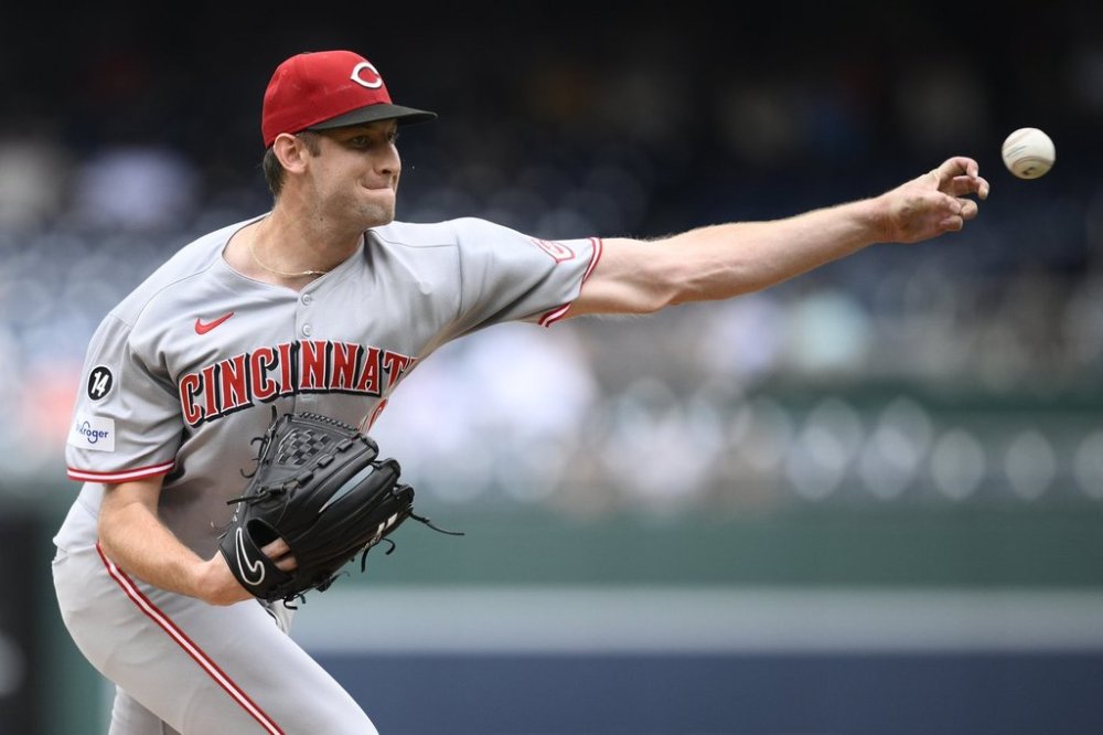 Cincinnati Reds starting pitcher Nick Lodolo throws during the first inning of a baseball game against the Washington Nationals, Wednesday, July 23, 2025, in Washington. (AP Photo/Nick Wass)