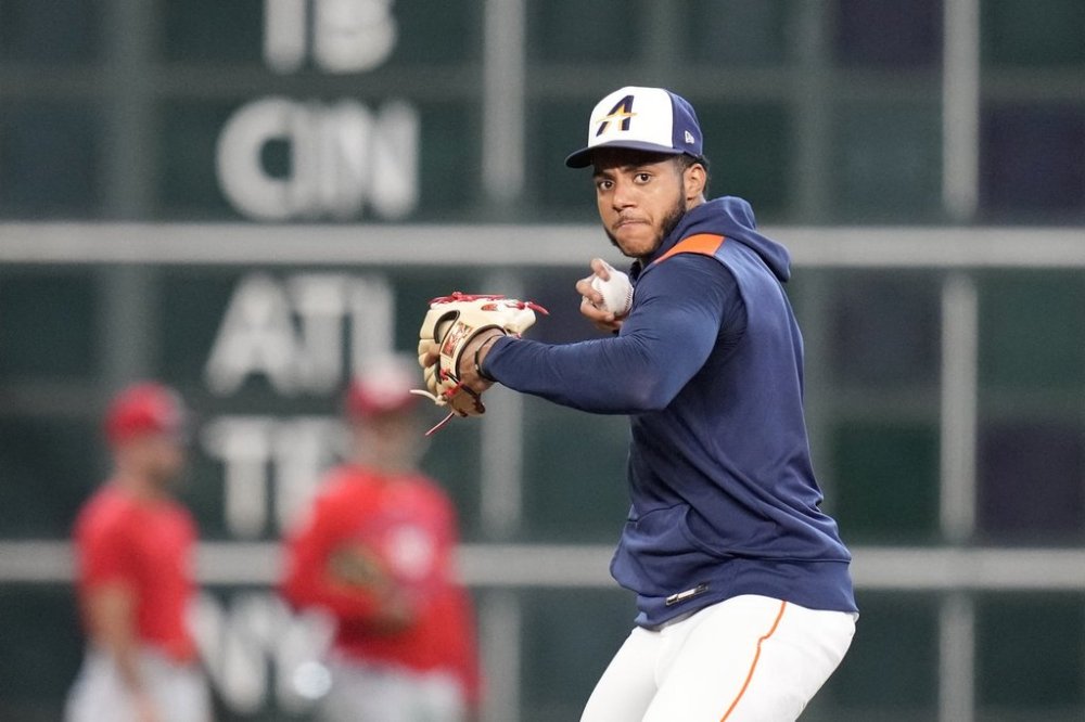 Houston Astros' Jeremy Peña works out with the team before a baseball game against the Washington Nationals, Monday, July 28, 2025, in Houston, for the first time since sustaining an injury in June. (AP Photo/Karen Warren)
