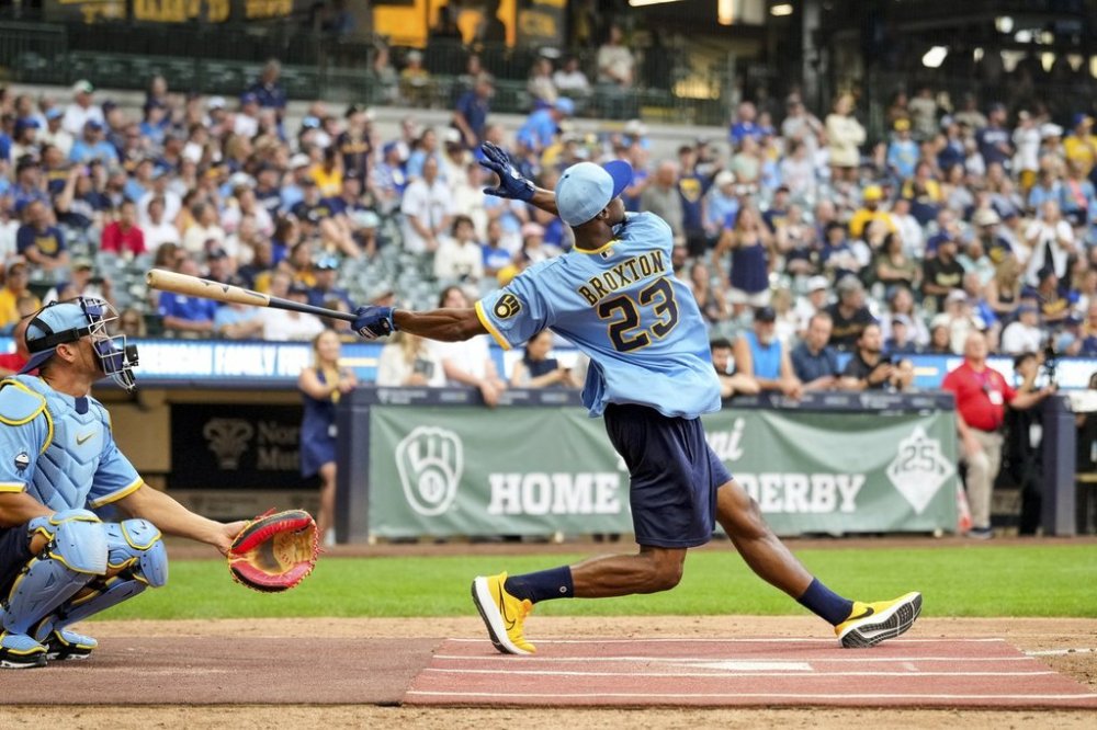 Former Milwaukee Brewers outfielder Keon Broxton takes a swing during the team’s alumni home run derby that followed a July 25, 2025, baseball game with the Miami Marlins. (Scott Paulus/Milwaukee Brewers via AP)